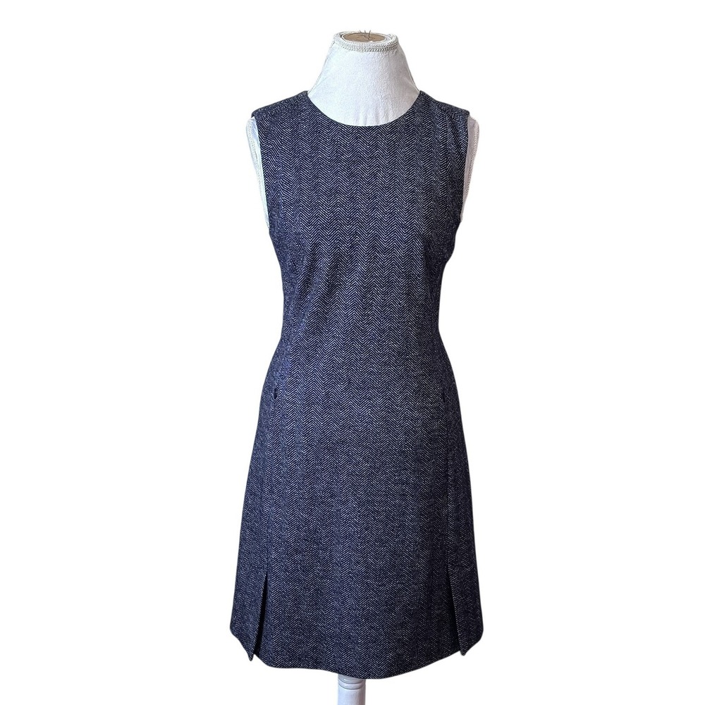 Theory Chevron Knit Shift Dress 8 Navy Herringbone Wool Tailored Timeless Luxury